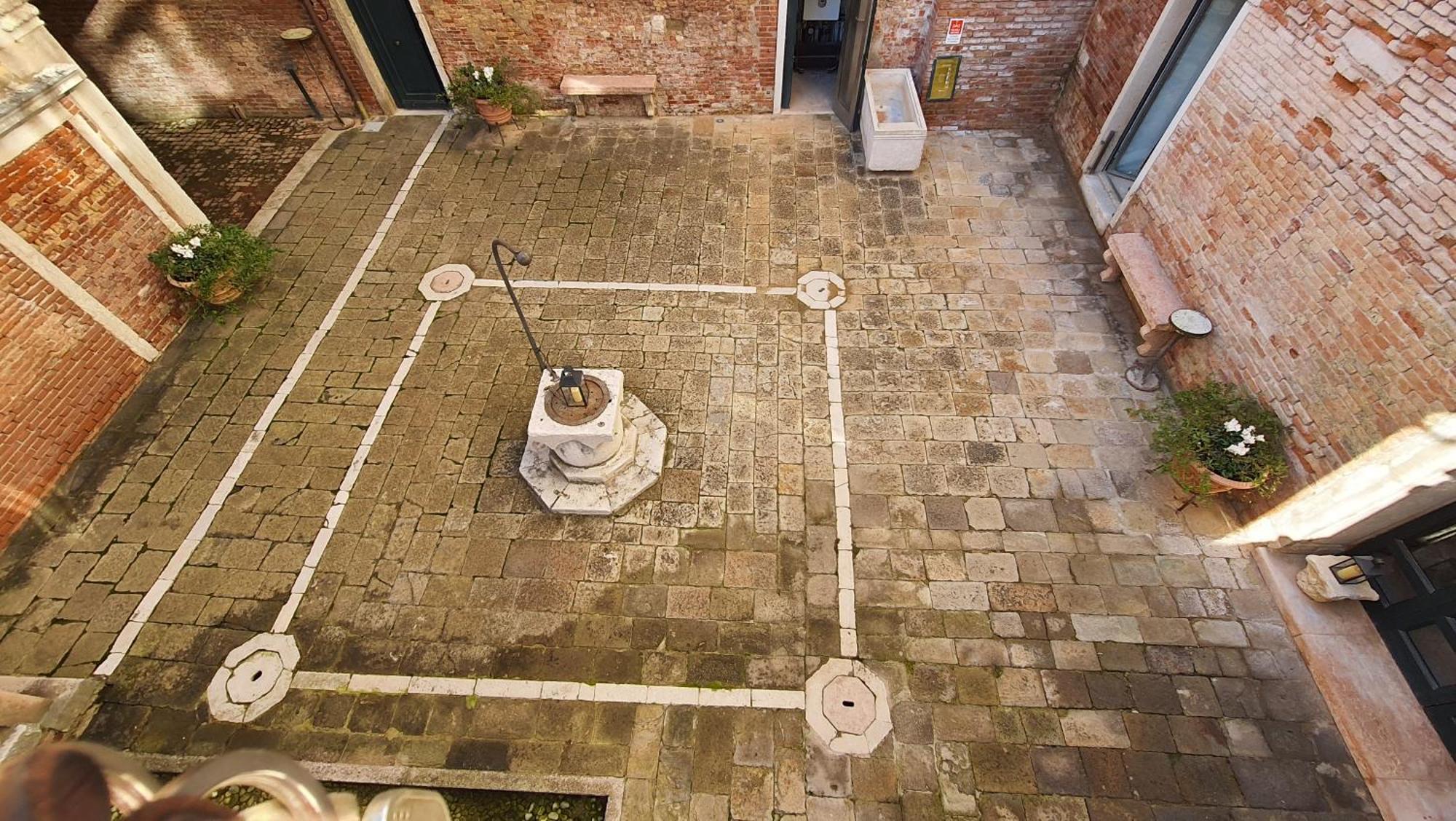 Palazzo Contarini Della Porta Di Ferro Aparthotel Venice Exterior photo