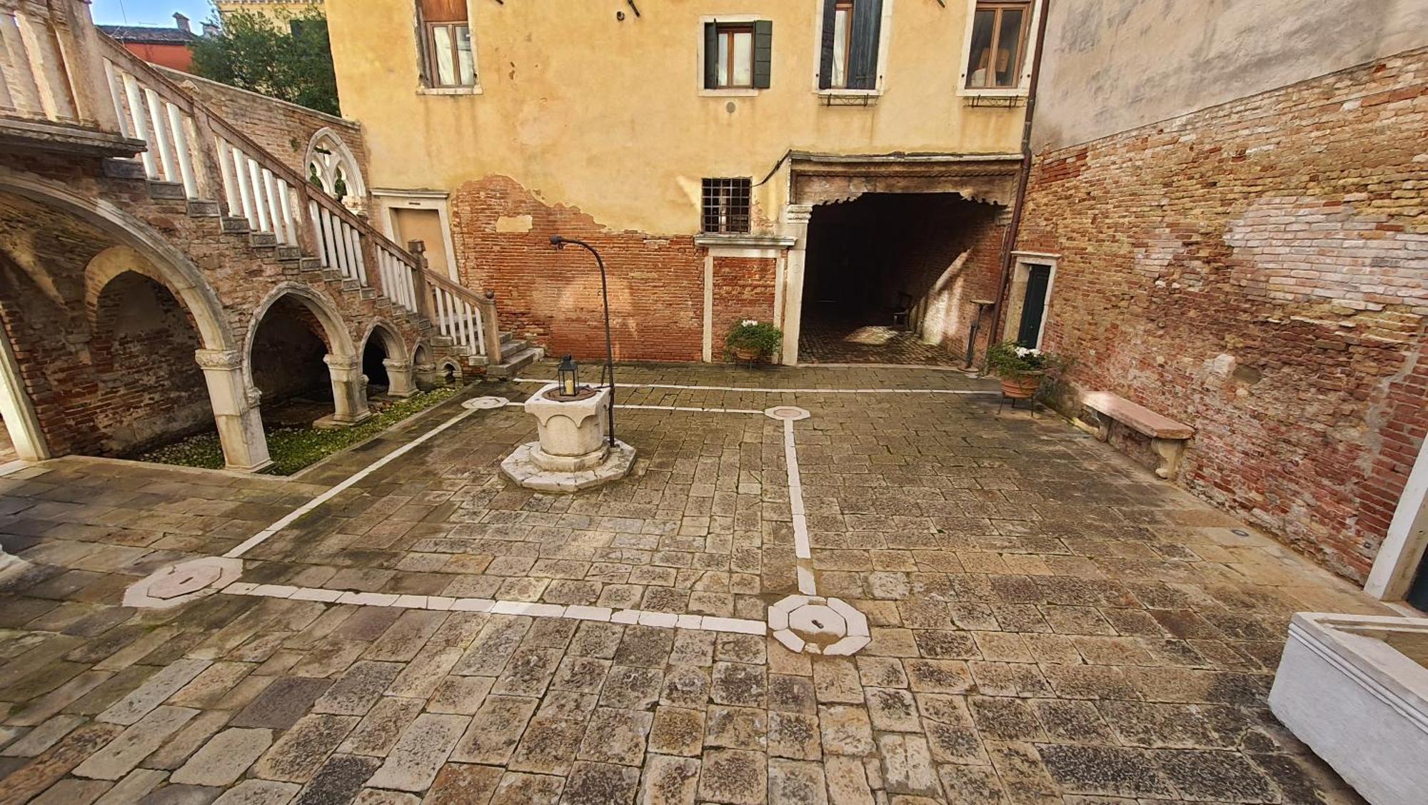 Palazzo Contarini Della Porta Di Ferro Aparthotel Venice Exterior photo