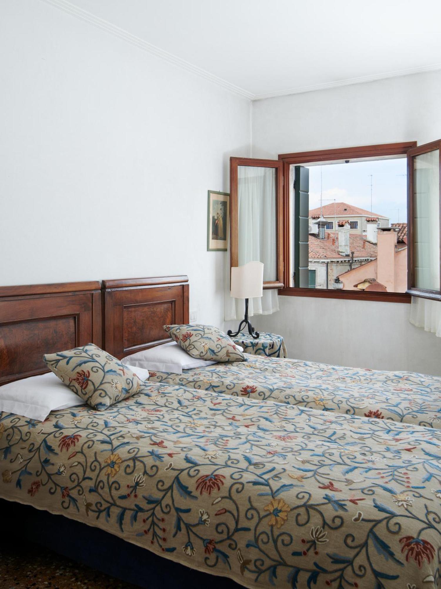 Palazzo Contarini Della Porta Di Ferro Aparthotel Venice Exterior photo