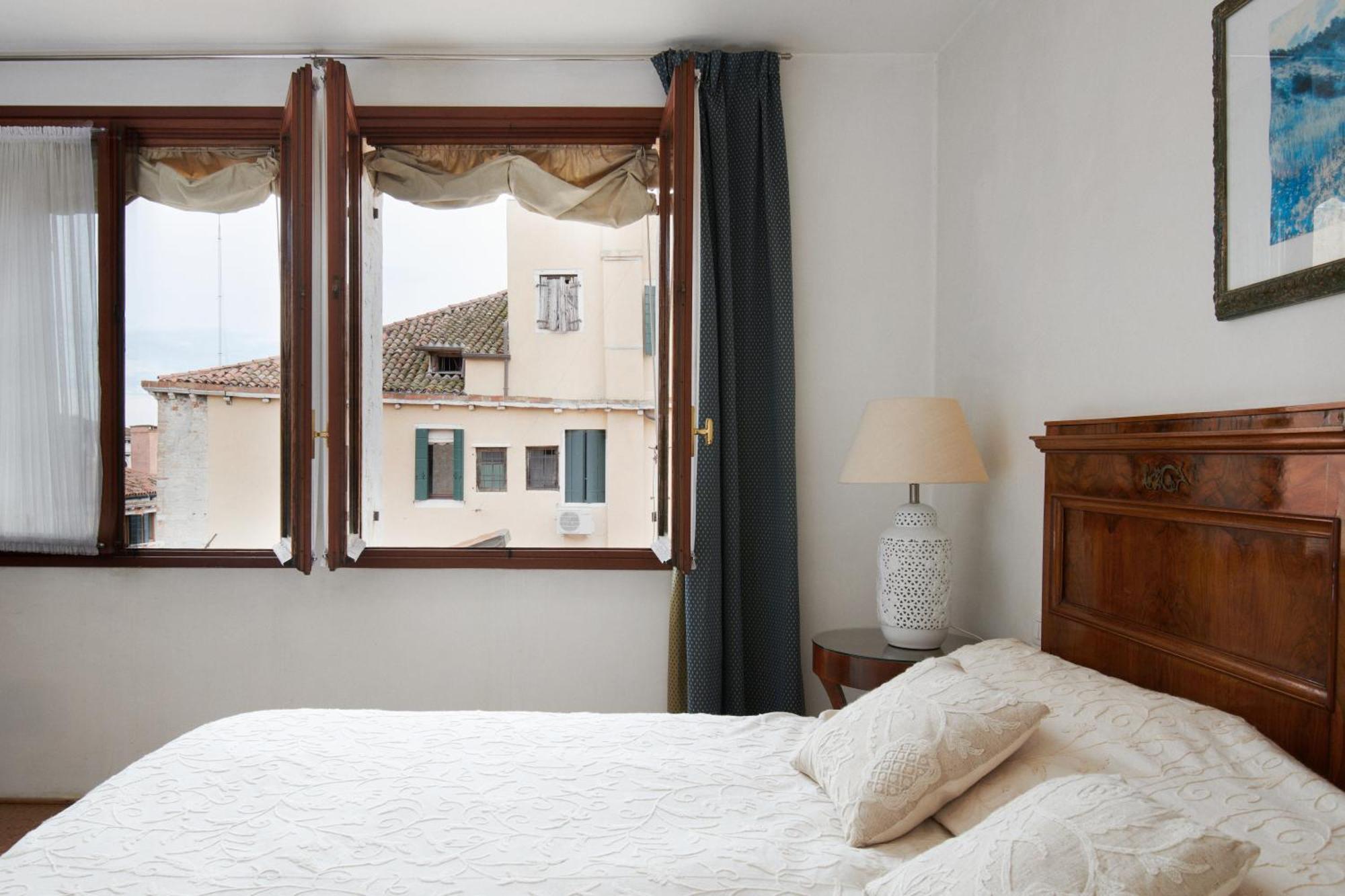 Palazzo Contarini Della Porta Di Ferro Aparthotel Venice Exterior photo